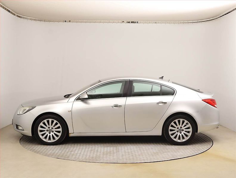 Opel Insignia (2009) 2.0 CDTI, Xenony, Tempomat - fotka 3 z 20
