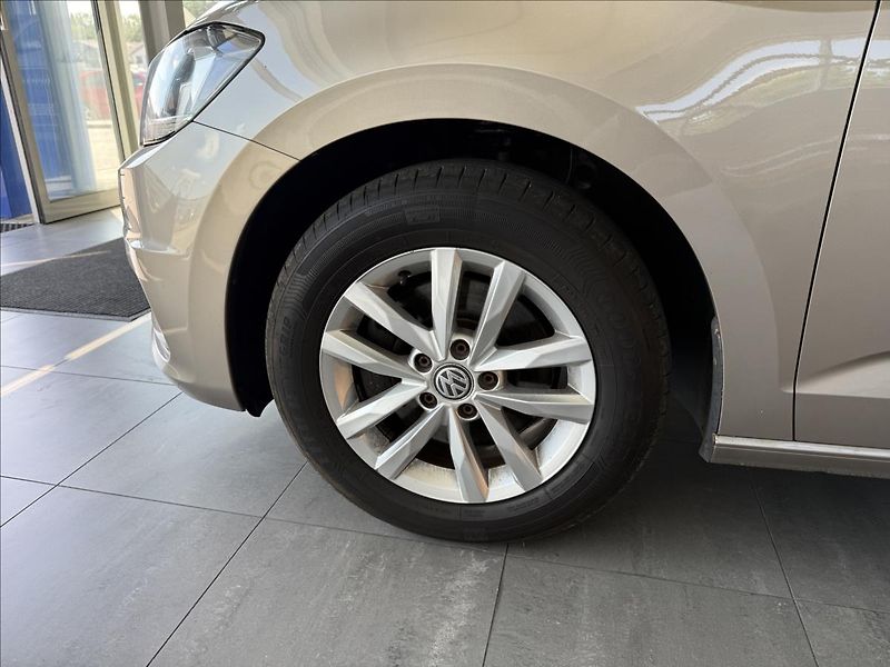 Volkswagen Touran 2,0   TDI 110kW,1.MAJ,7MÍST,TA - fotka 28 z 28
