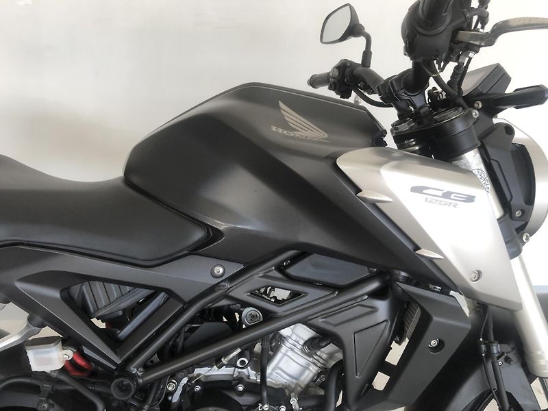 Honda CB 125 R Neo Sports Café ABS - fotka 17 z 17