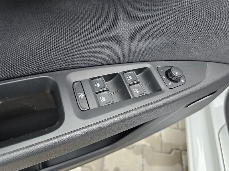 Seat Leon 1,4TSi 110KW FR led NAVI - fotka 14 z 44