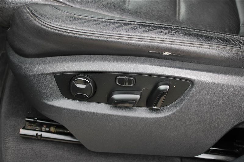 Volkswagen Touareg 3,0 TDi  4 x 4, AUTOMAT, DPH - fotka 21 z 40