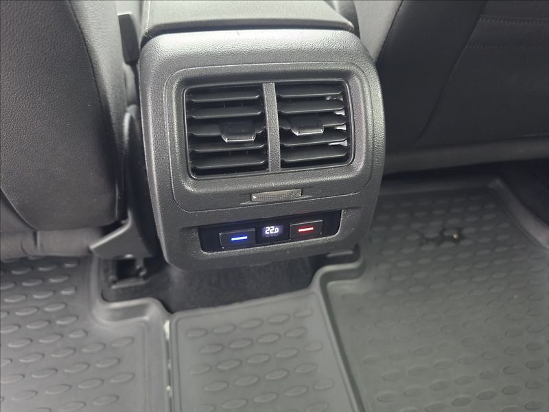 Volkswagen Touran 1,4 TSi 110KW DSG Highline 7MÍ - fotka 28 z 50