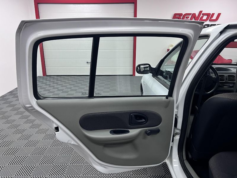 Renault Thalia 1.4 55 kW, Manuál, 1.majitel - fotka 11 z 15