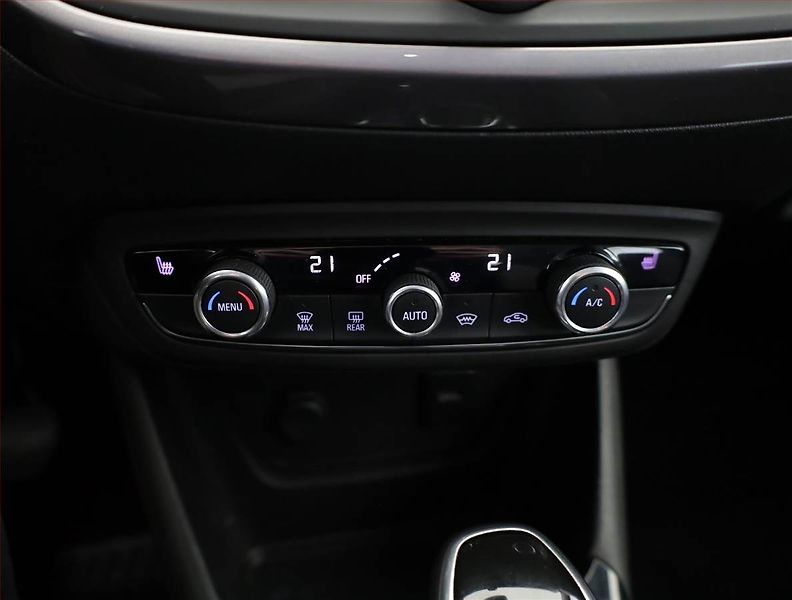 Opel Crossland X (2019) 1.2 Turbo, Automat, Serv.kniha - fotka 11 z 19