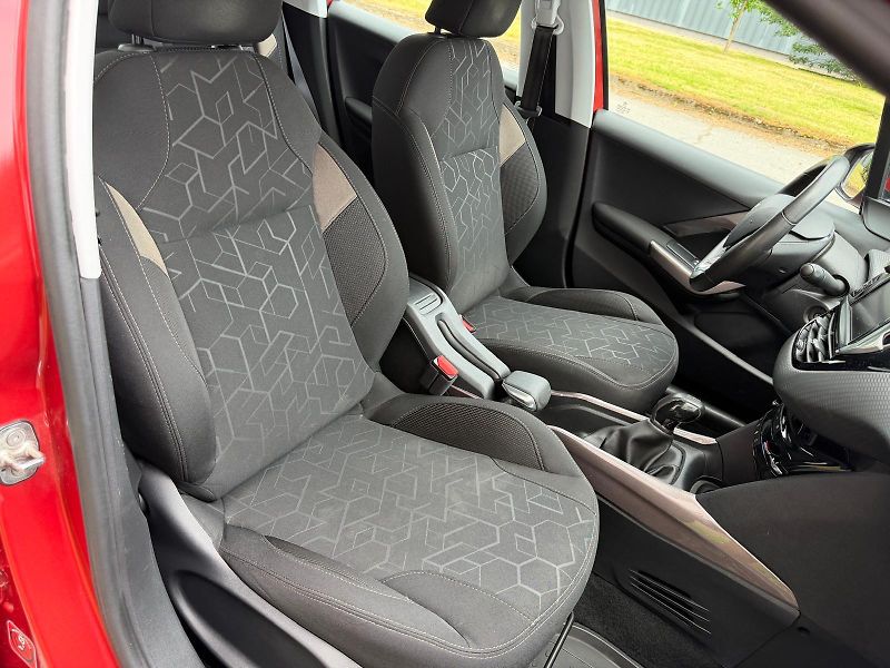 Peugeot 2008 1,2 PureTech / servis.kn./  - fotka 18 z 22