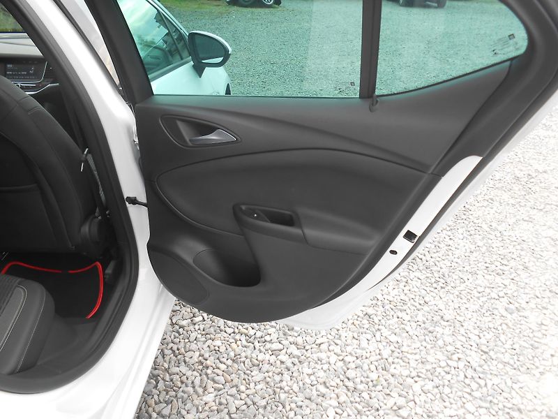 Opel Astra 1.2,KAMERA,NAVI,62TKm - fotka 18 z 38