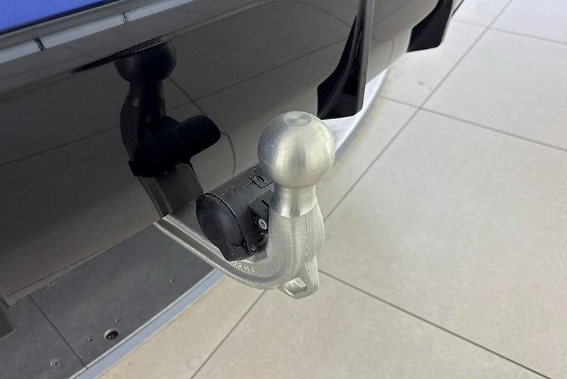 BMW Řada 3 330e xDrive - fotka 10 z 26