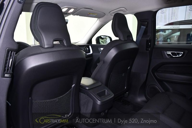 Volvo XC60 B4 AWD mHEV - fotka 12 z 44