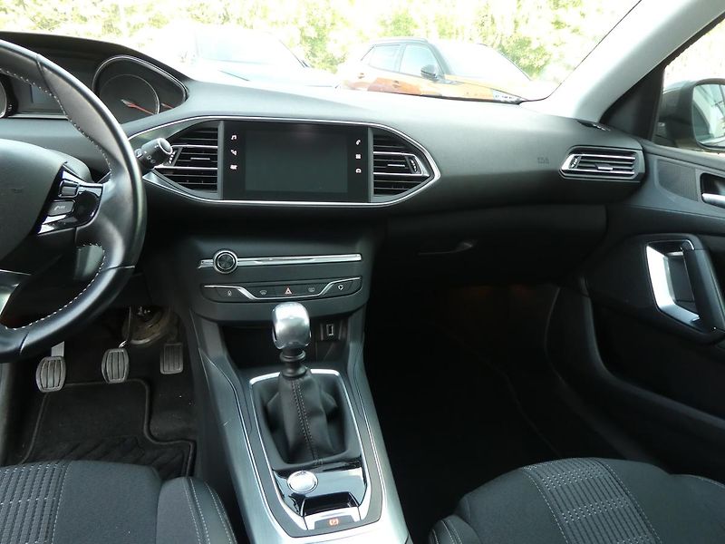 Peugeot 308 (2019) SW ALLURE 1.5 BlueHDi 130 MAN6 - fotka 12 z 27