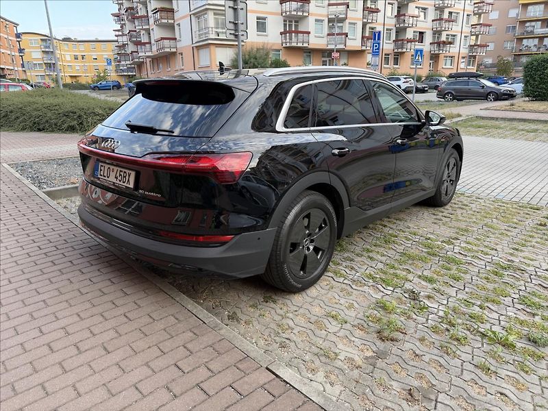 Audi e-tron 50 quattro, 59tis. km - fotka 4 z 19
