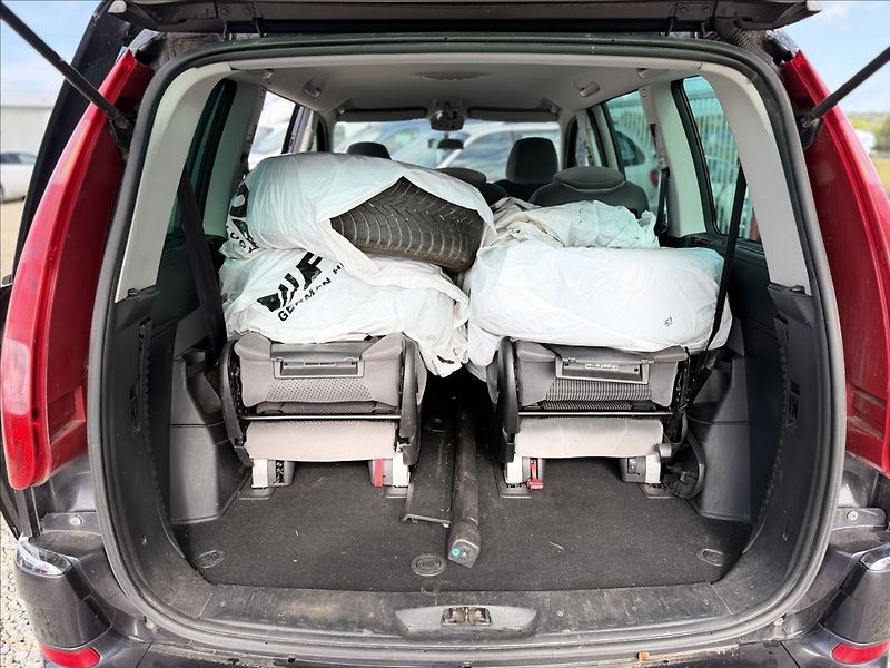 Citroën C8 2,0 HDI 100kW XENONY,TAŽNÉ - fotka 22 z 27