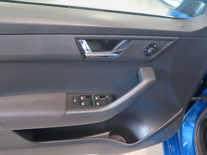 Škoda Fabia (2021) 1.0TSI,kamera,klima,výhřev, - fotka 15 z 26