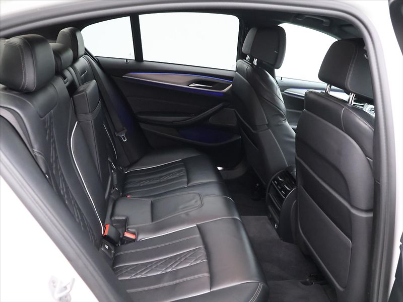 BMW Řada 5 3,0 530d 195kW xDrive CZ - fotka 13 z 37