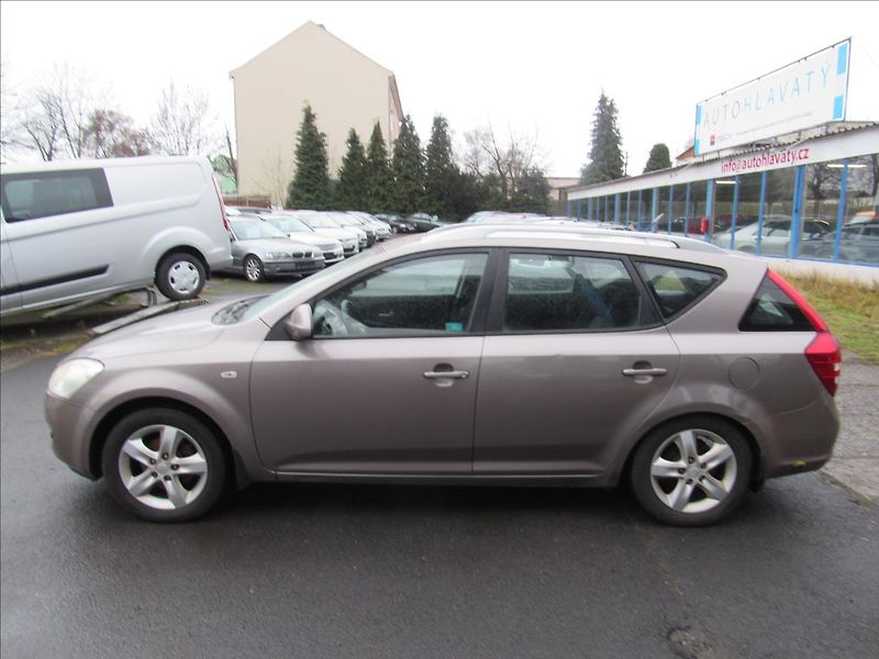 Kia Ceed 1,4 LPG Combi 80KW - fotka 7 z 28