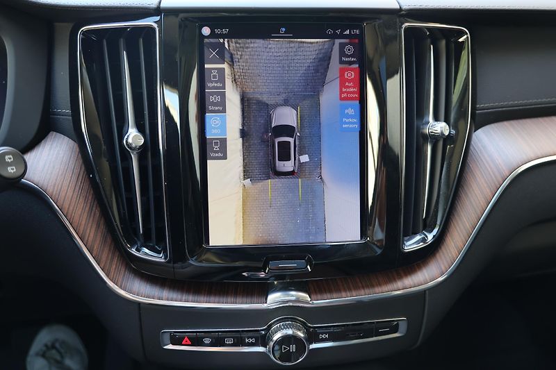 Volvo XC60 (2023) B5 AWD - fotka 15 z 23
