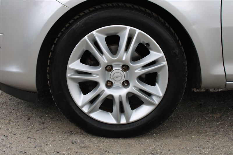 Opel Corsa 1,4 i  KLIMATIZACE, TEMPOMAT - fotka 24 z 24