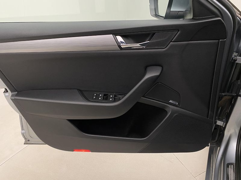 Škoda Superb 2.0TDI 140kW STYLE 4x4 DSG CZ - fotka 7 z 52