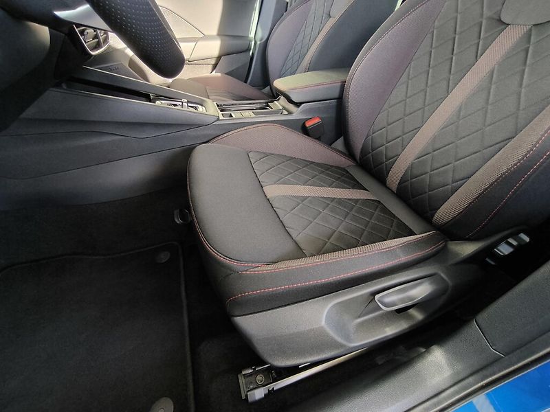 Škoda Octavia Combi DSG 2.0 TSi 195 kW RS - fotka 17 z 23
