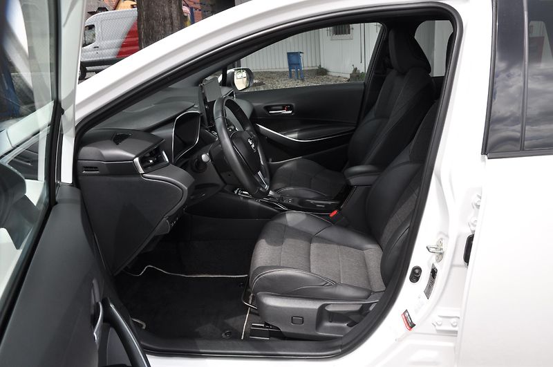 Toyota Corolla 1.8 Hybrid KOMBI - fotka 6 z 21
