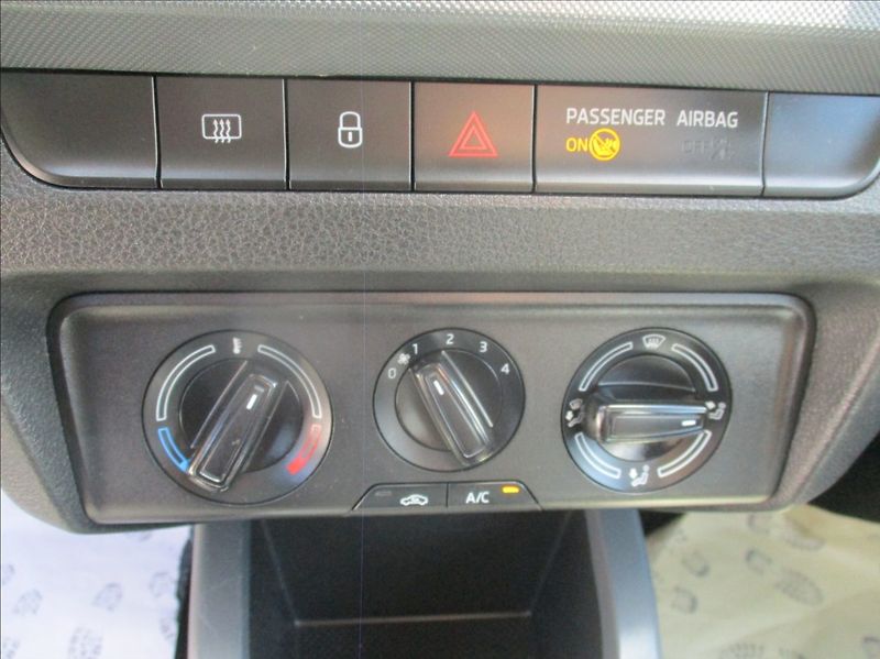 Škoda Fabia 1,0 TSI, klima,servis,DPH,CZ, - fotka 20 z 29