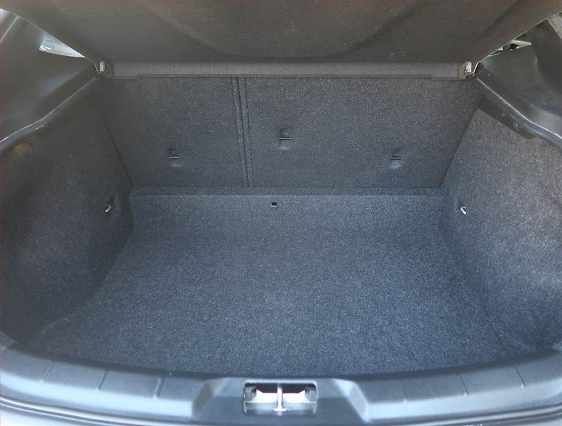 Volvo V40 (2015) 2.0 T5, 4X4, Automat - fotka 14 z 19