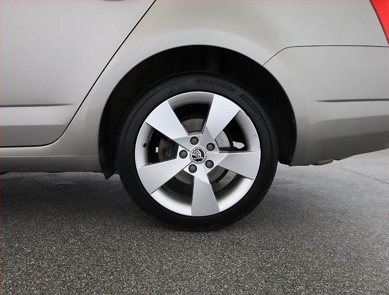 Škoda Octavia (2014) Elegance 2.0 TDI, 4X4 - fotka 20 z 20