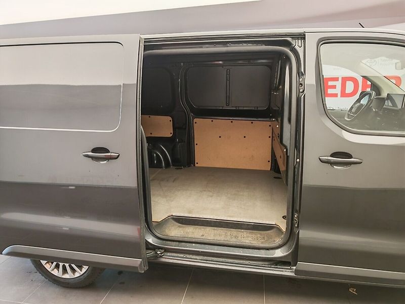 Toyota ProAce Panel Van L2 - 2.0L Diesel 177 - fotka 8 z 25