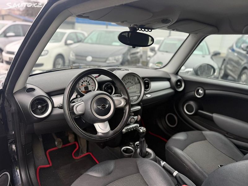 Mini Cooper 1.6i, manual - fotka 6 z 9