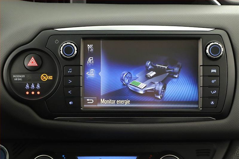Toyota Yaris (2015) 1.5 Hybrid, Automat, Tempomat - fotka 18 z 23