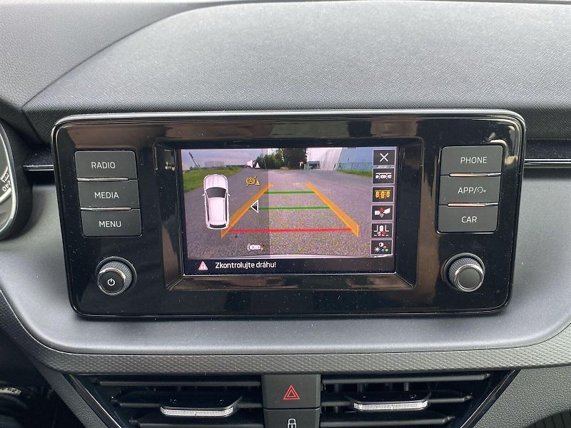 Škoda Kamiq (2023) 1.0 TSI Ambition - fotka 13 z 32