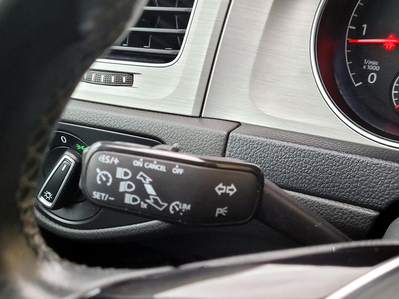 Volkswagen Golf 1,6 TDi CZ*DIGIKLIMA*SERVIS - fotka 39 z 43