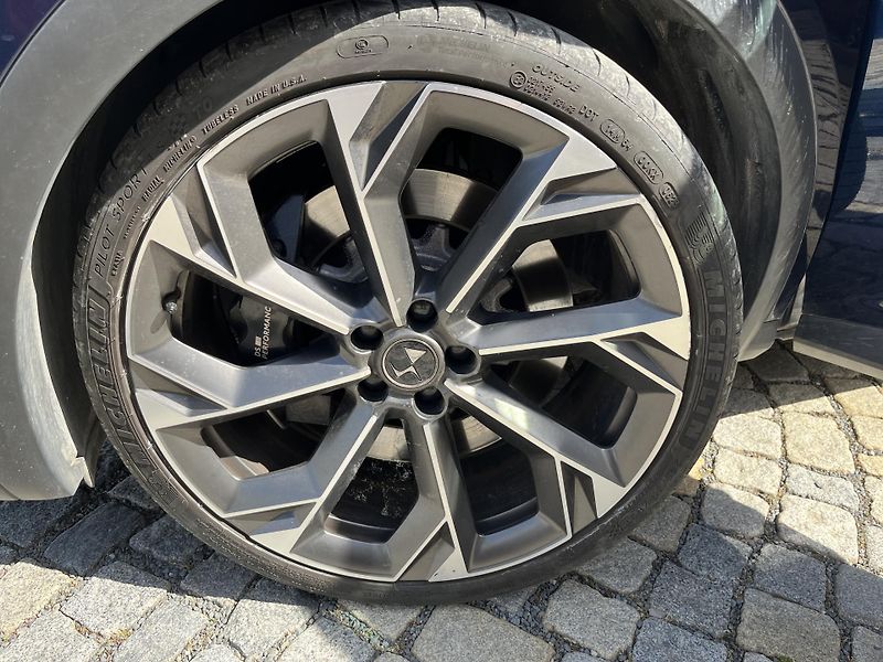 DS Automobiles DS7 E-TENSE OPERA 360k 4x4, PANO - fotka 12 z 19