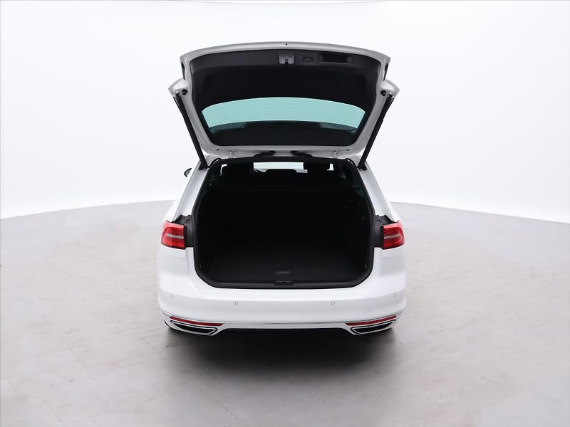 Volkswagen Passat 2.0 TDI 110kW DSG LED Kůže CZ - fotka 9 z 31