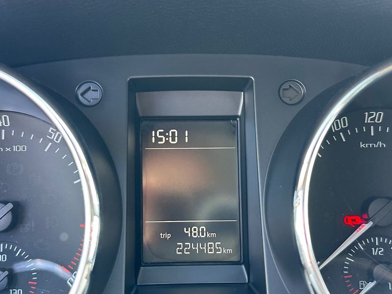 Škoda Yeti (2014) 1.2TSi PANORAMA,VÝHŘEV SED. - fotka 7 z 12