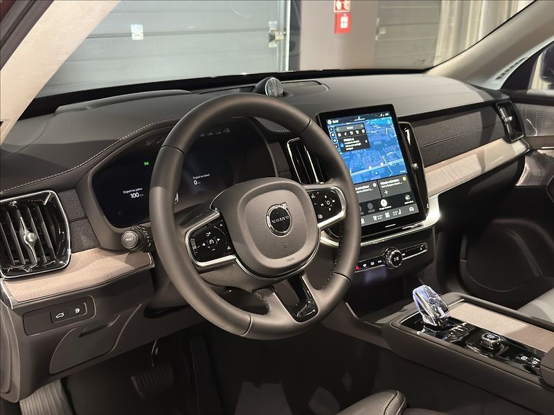 Volvo XC90 (2026) 2,0 T8  Ultra Dark - fotka 12 z 41