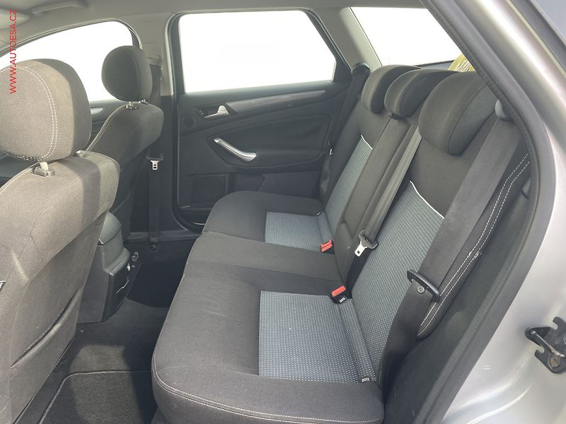 Ford Mondeo (2012) 2.0 TDCi, AC, TZ - fotka 10 z 20