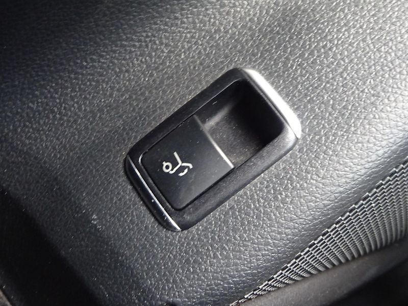 Mercedes-Benz GLA 200 CDI AMG Paket LED SERVIS - fotka 21 z 34