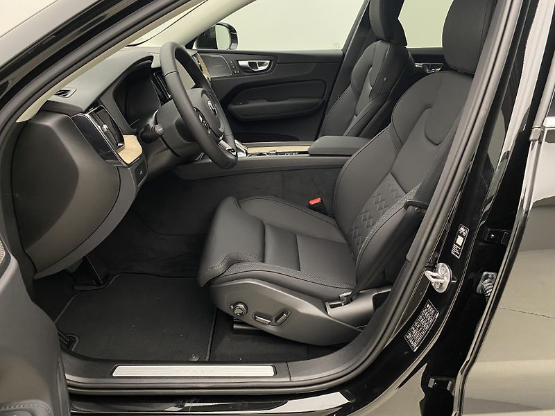 Volvo XC60 (2026) B5 AWD AUT BRIGHT PLUS  - fotka 3 z 62