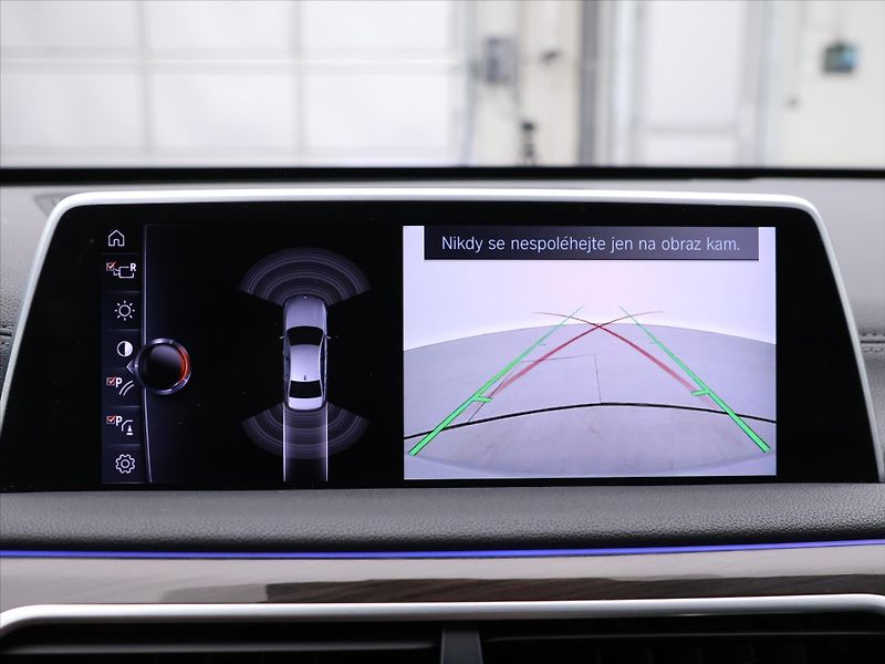 BMW Řada 7 3,0 740d 235kW xDrive LED - fotka 25 z 38