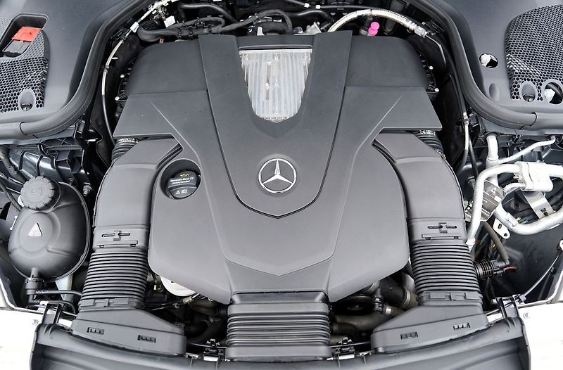 Mercedes-Benz Třídy E E 450 AMG 4Matic+, 370PS - fotka 10 z 43