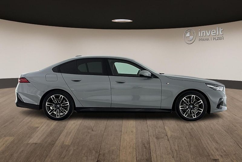 BMW Řada 5 540d xDrive Sedan - fotka 2 z 24