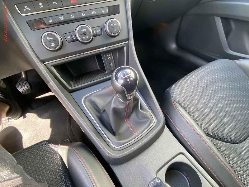 Seat Leon (2016) 1.4 TSi, FR, LED, +ALU - fotka 16 z 19