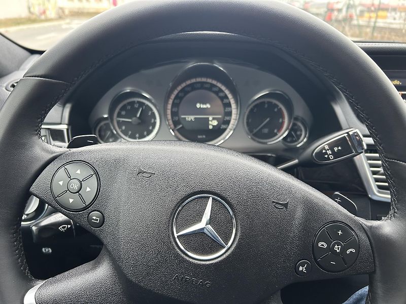 Mercedes-Benz Třídy E E350 CDI BlueEFFICIENCY 4Matic - fotka 15 z 45