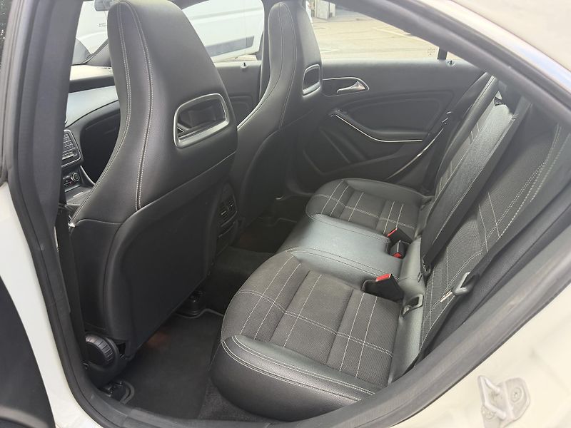 Mercedes-Benz CLA (2015) - fotka 13 z 31