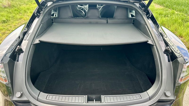 Tesla Model S (2018) - fotka 17 z 26