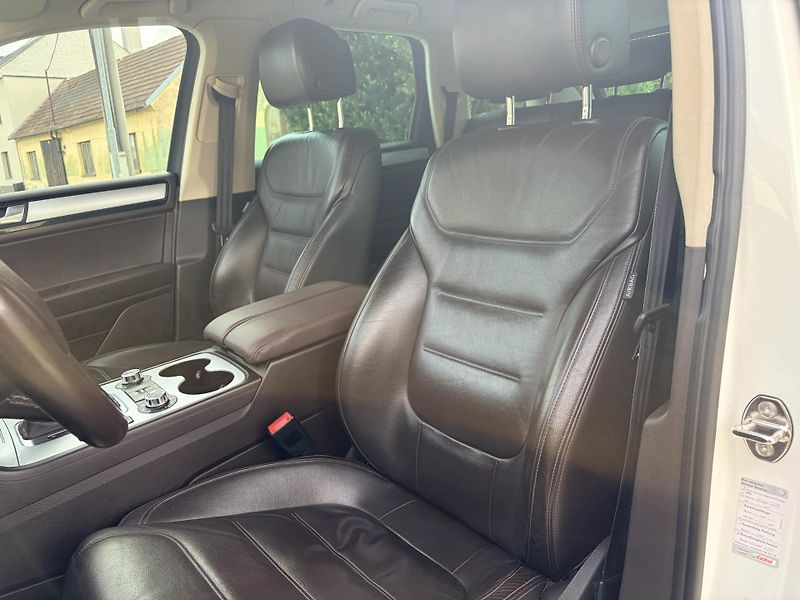 Volkswagen Touareg 3.0TDI V6 DSG 4x4 VZDUCH - fotka 14 z 56