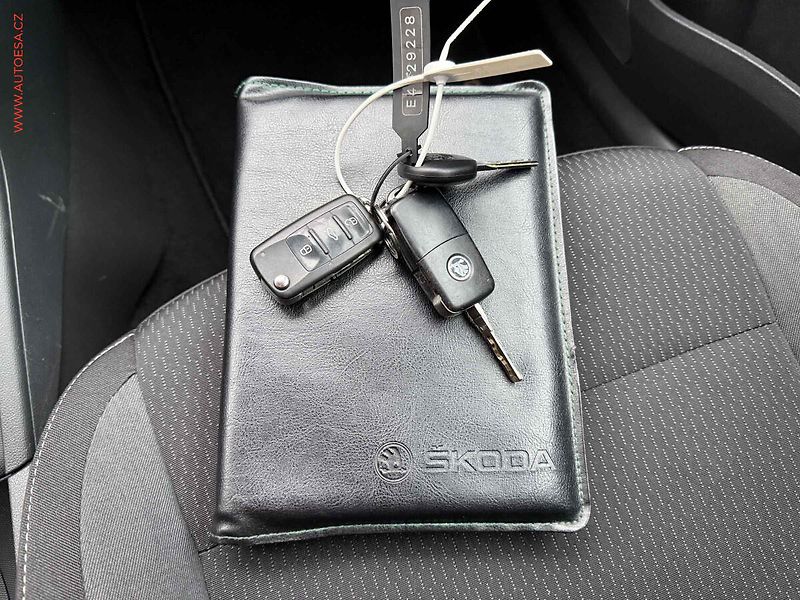 Škoda Rapid (2014) 1.6 TDi, ČR, AC, STK3/28 - fotka 15 z 15