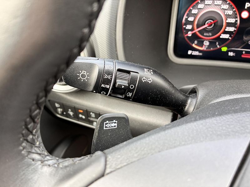 Hyundai Kona 65kWh-150KW POWER REZERVACE - fotka 37 z 45