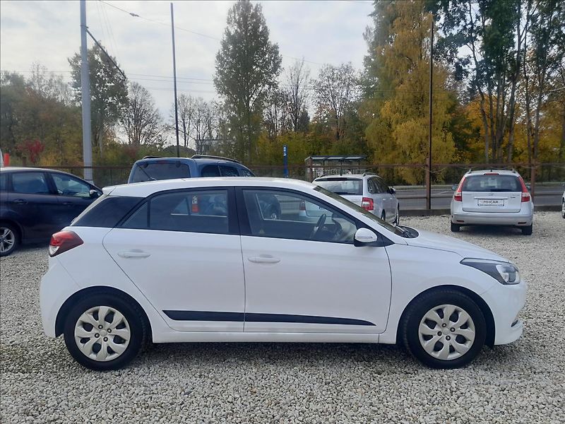 Hyundai i20 FC 1,2i 55kW - fotka 8 z 48