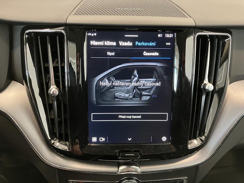 Volvo XC60 B4 FWD Momentum PRO AT8 - fotka 40 z 47